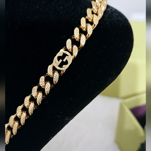 Gucci Interlocking necklace Like New - Picture 7 of 11